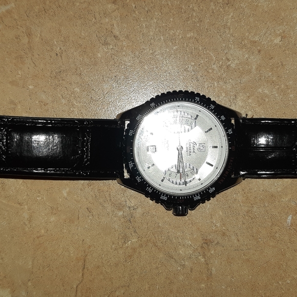 TAG Teuor Watch - Picture 7 of 8